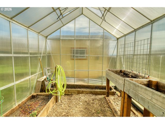 59930 WESTHILL Rd, St Helens, OR 97051