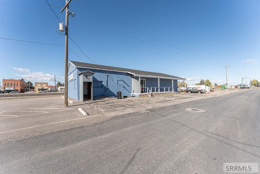 Image 3 of property listing at 170 S Spud Alley, Shelley, ID 83274