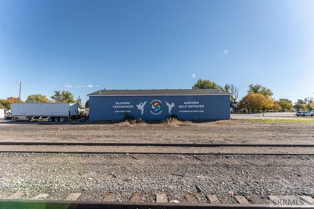 Image 8 of property listing at 170 S Spud Alley, Shelley, ID 83274