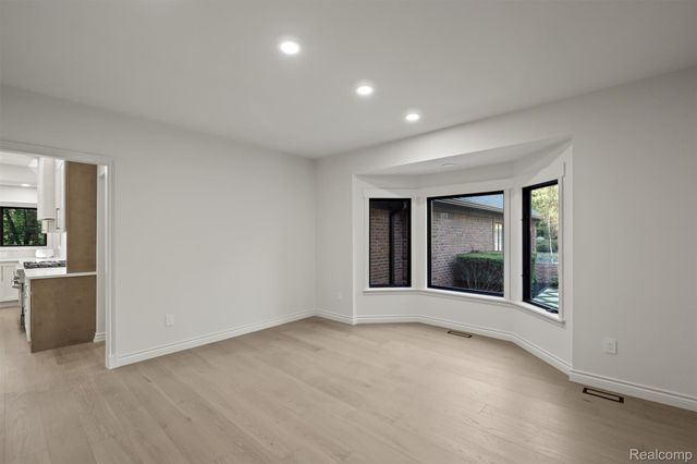 1347 N Carillon Court, Bloomfield Hills, MI 48302