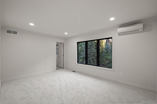 1347 N Carillon Court, Bloomfield Hills, MI 48302