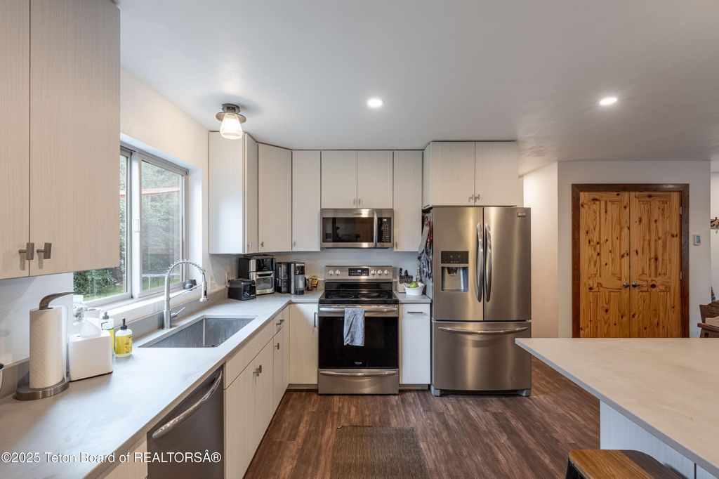 2057 CORNER CREEK Lane 2, Jackson, WY 83001 photo 2