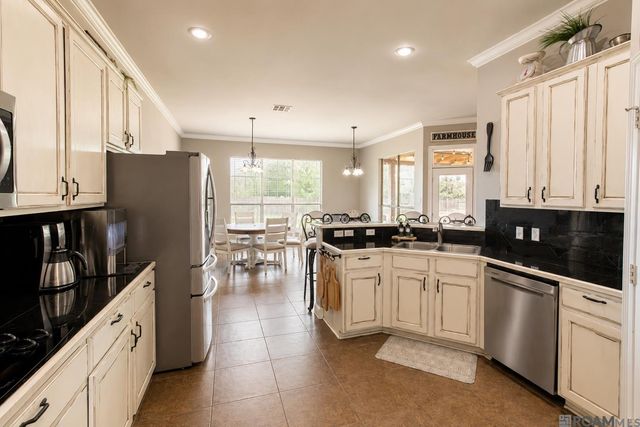 13720 Parkway Dr, Denham Springs, LA 70726