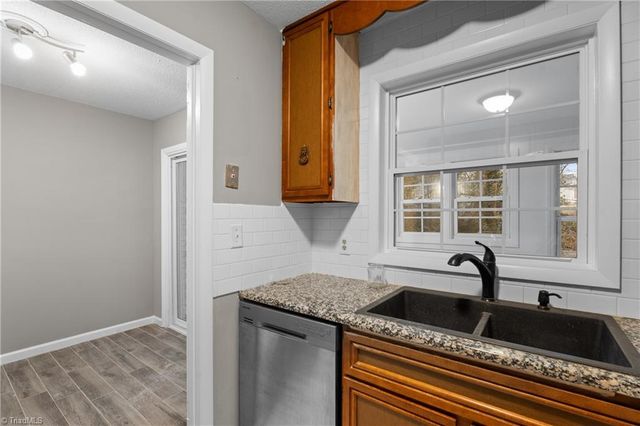 311 Salisbury Street 18, Kernersville, NC 27284