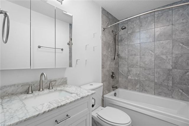 311 Salisbury Street 18, Kernersville, NC 27284