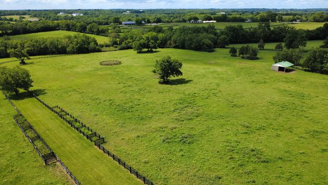 1070 Kidds Mill Road, Versailles, KY 40383