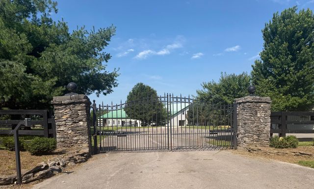 1070 Kidds Mill Road, Versailles, KY 40383