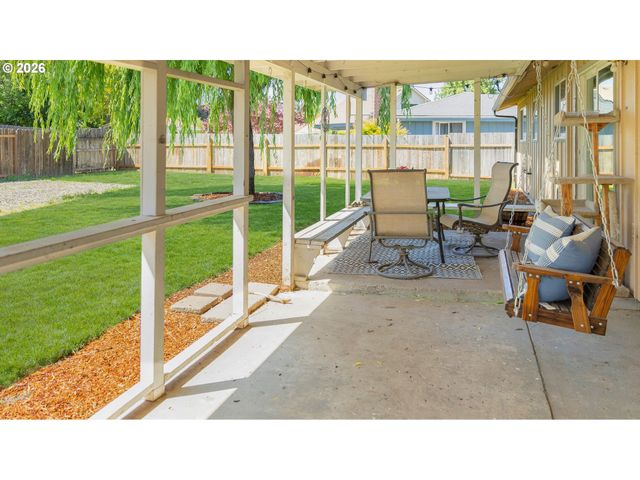 876 WELCOME Way, Eugene, OR 97402