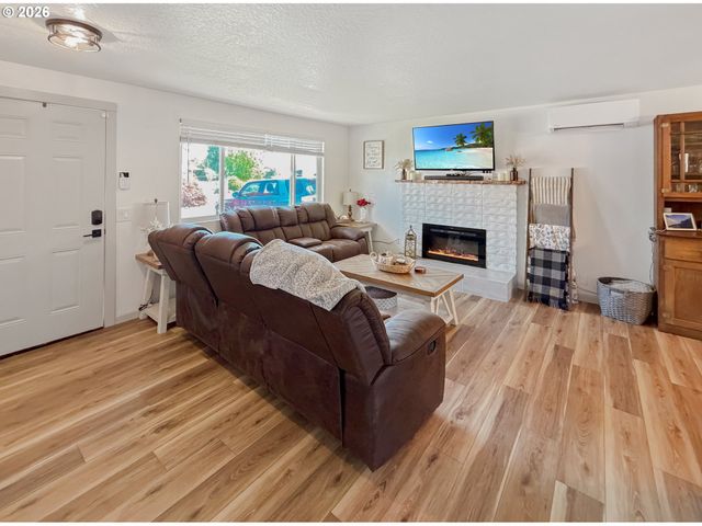 876 WELCOME Way, Eugene, OR 97402