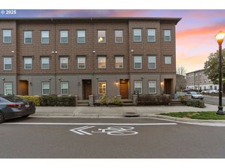28829 Sw VILLEBOIS Dr, Wilsonville, OR 97070