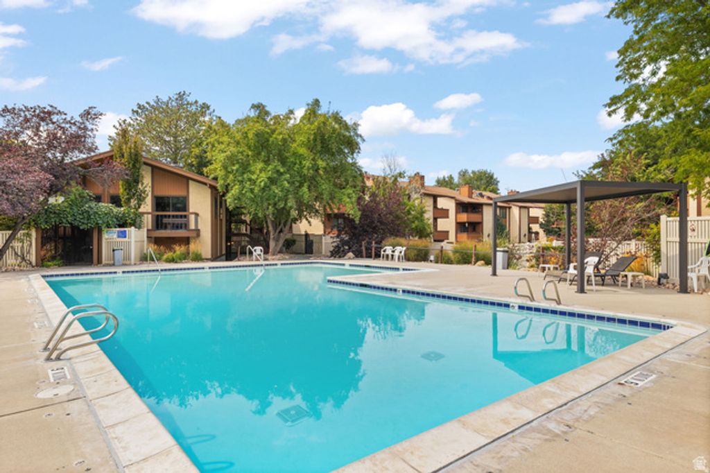 Image 2 of property listing at 6868 COUNTRYWOODS CIR #H3, Midvale, UT 84047
