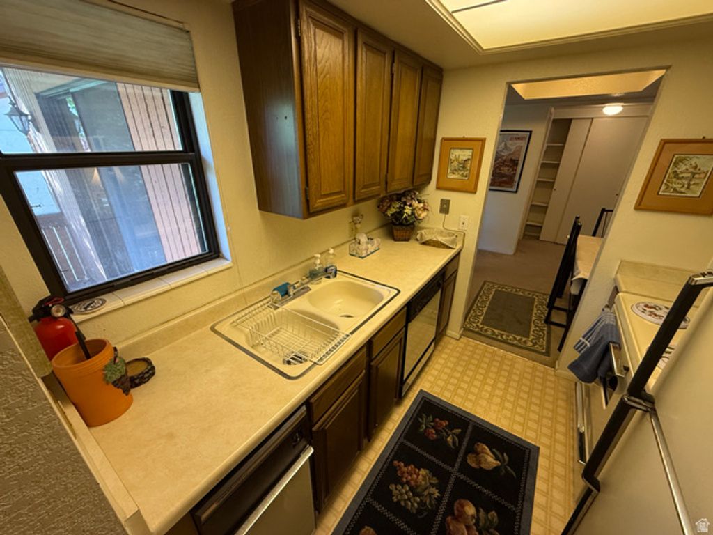 Image 16 of property listing at 6868 COUNTRYWOODS CIR #H3, Midvale, UT 84047