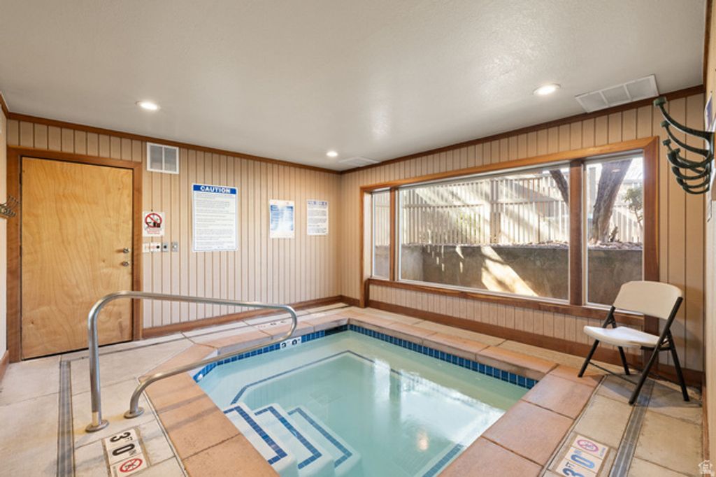 Image 3 of property listing at 6868 COUNTRYWOODS CIR #H3, Midvale, UT 84047