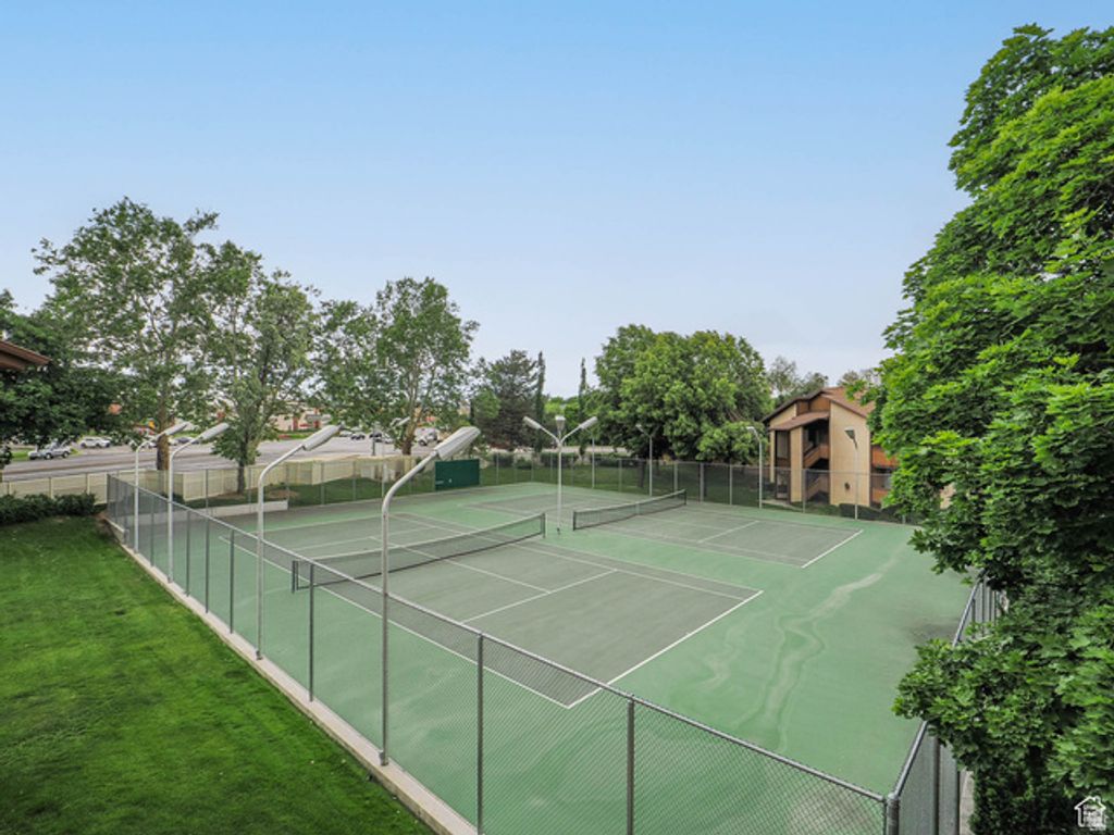 Image 4 of property listing at 6868 COUNTRYWOODS CIR #H3, Midvale, UT 84047