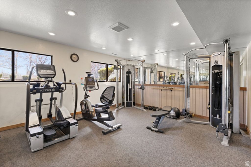 Image 5 of property listing at 6868 COUNTRYWOODS CIR #H3, Midvale, UT 84047