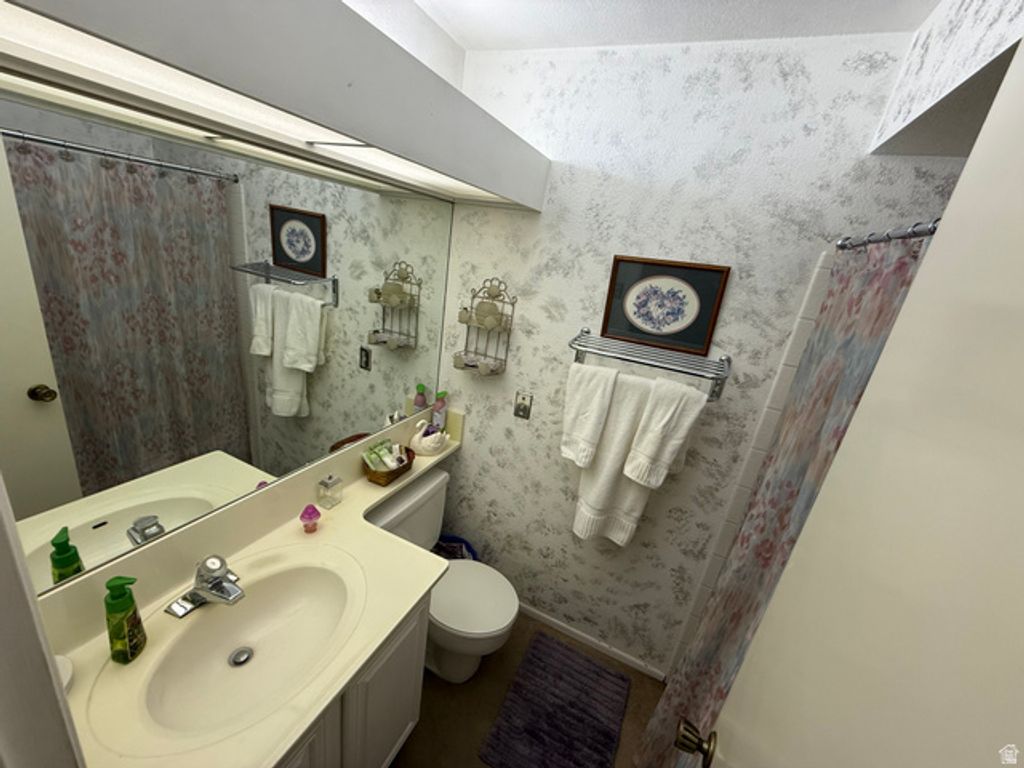 Image 10 of property listing at 6868 COUNTRYWOODS CIR #H3, Midvale, UT 84047