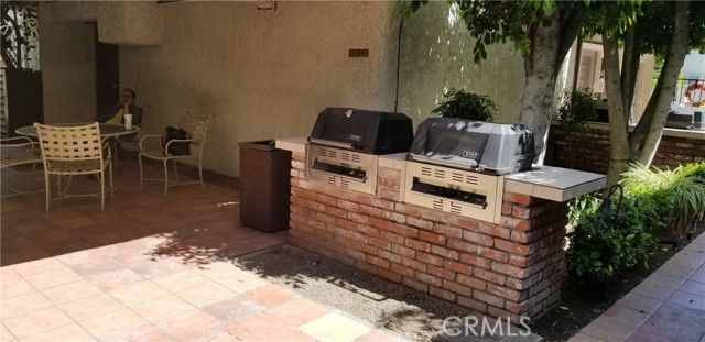 18530 Hatteras Street 102, Tarzana (los Angeles), CA 91356