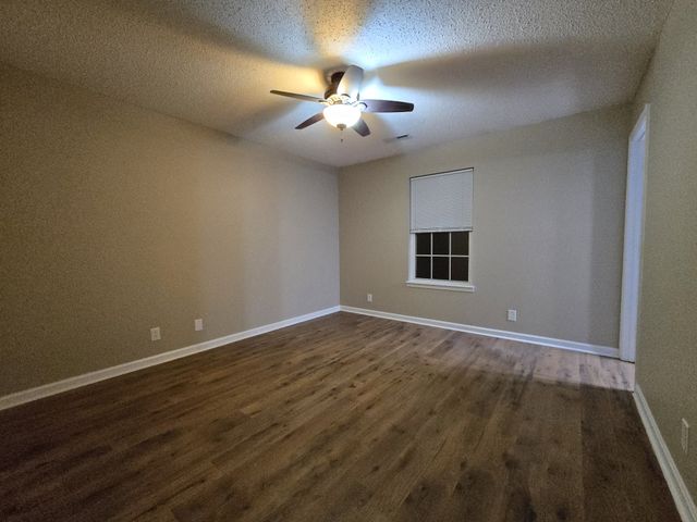 337 Bumpus Mill Rd, Oak Grove, KY 42262