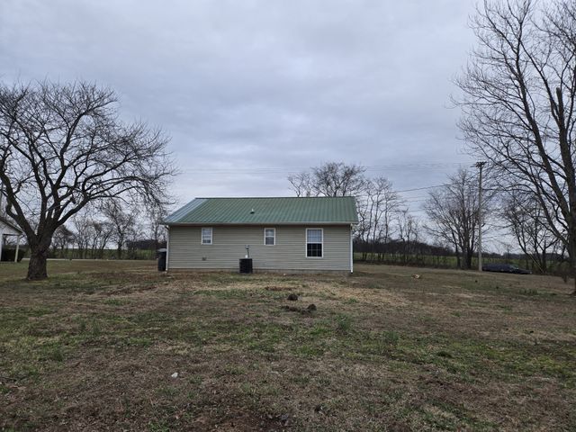 337 Bumpus Mill Rd, Oak Grove, KY 42262