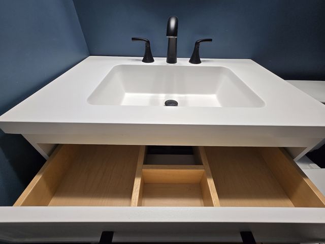 337 Bumpus Mill Rd, Oak Grove, KY 42262