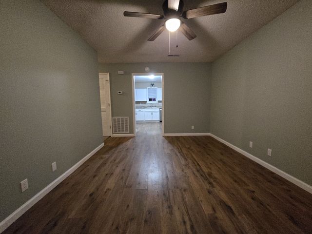 337 Bumpus Mill Rd, Oak Grove, KY 42262