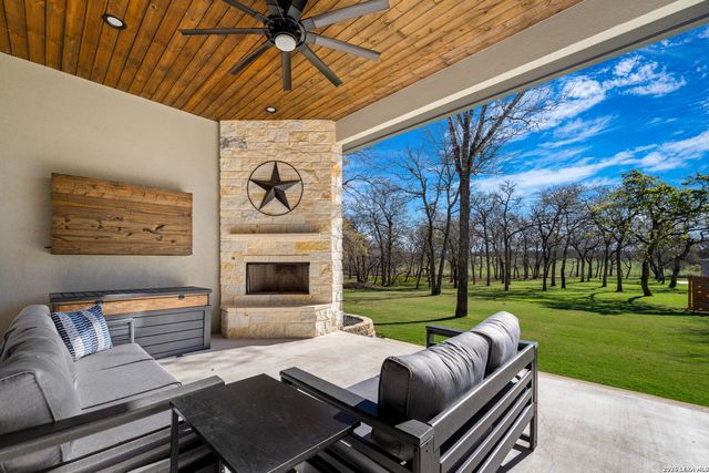 124 N Tranquility, La Vernia, TX 78121