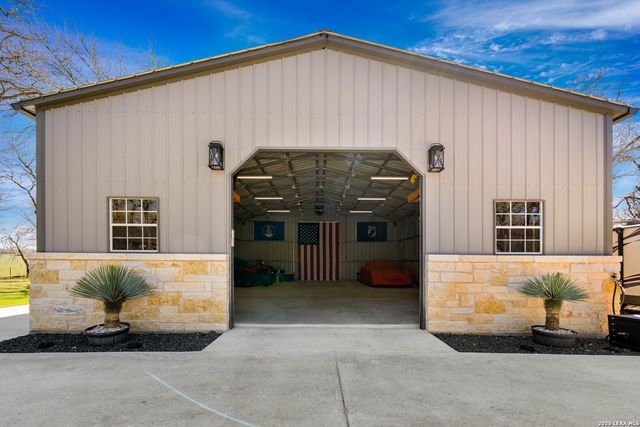 124 N Tranquility, La Vernia, TX 78121