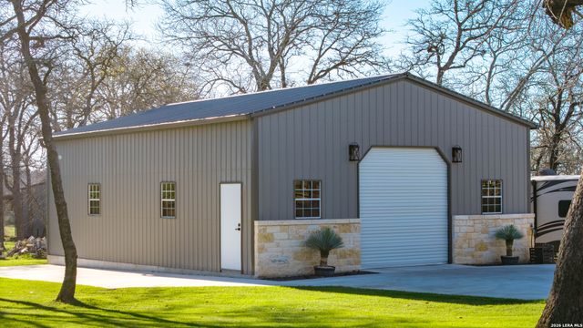 124 N Tranquility, La Vernia, TX 78121