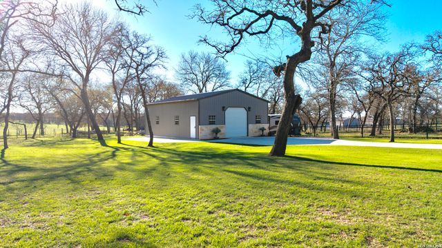 124 N Tranquility, La Vernia, TX 78121