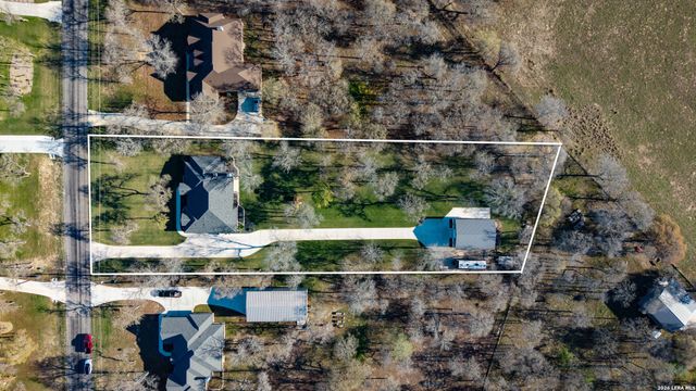 124 N Tranquility, La Vernia, TX 78121