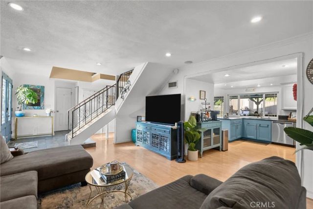 27466 Annette Jo, Saugus, CA 91350