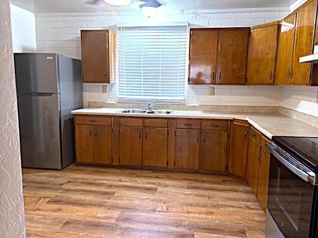 11429 N 83rd Avenue 2, Peoria, AZ 85345