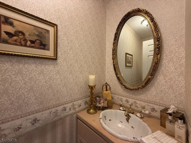 107 Bayberry Dr, Franklin Twp., NJ 08873