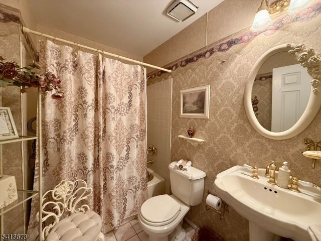 107 Bayberry Dr, Franklin Twp., NJ 08873