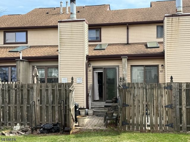 107 Bayberry Dr, Franklin Twp., NJ 08873