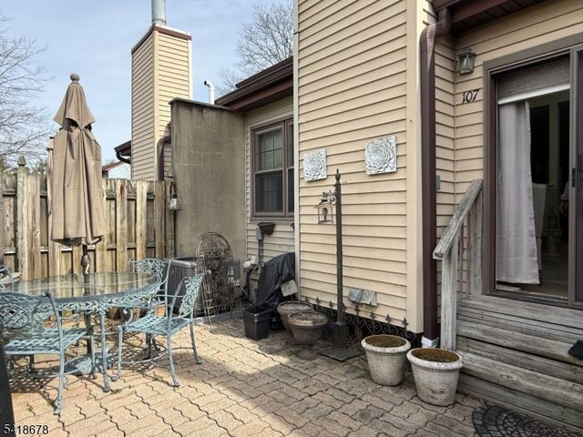 107 Bayberry Dr, Franklin Twp., NJ 08873