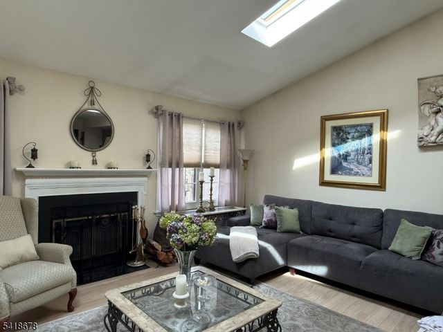 107 Bayberry Dr, Franklin Twp., NJ 08873