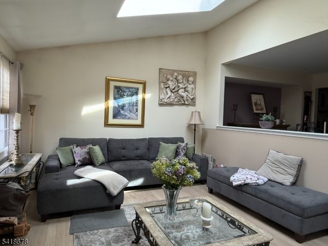 107 Bayberry Dr, Franklin Twp., NJ 08873