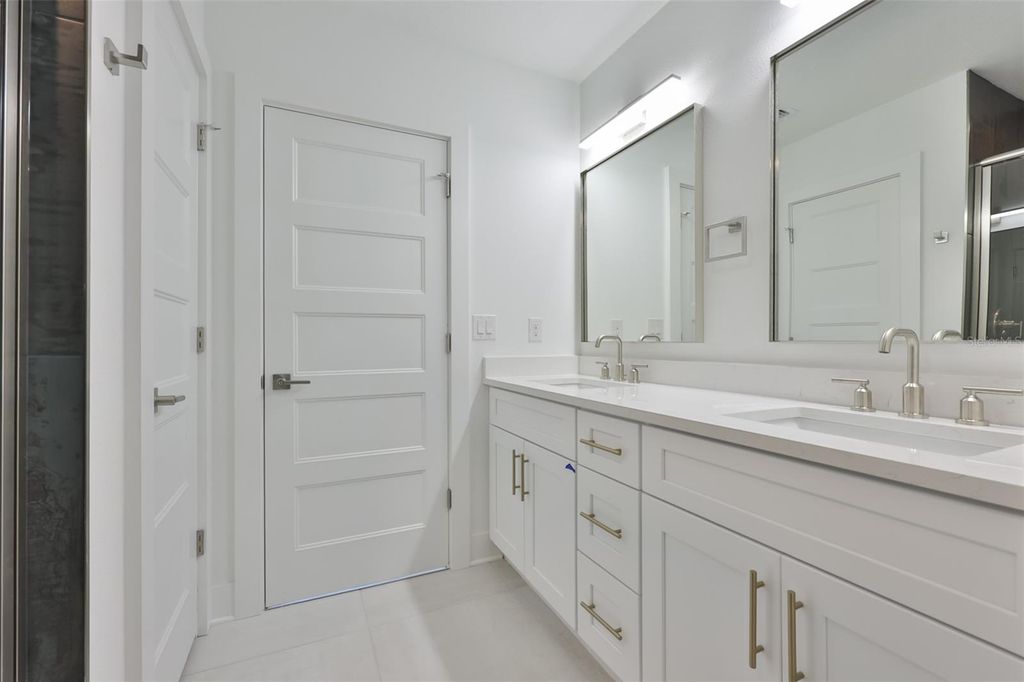 Image 17 of property listing at 4171 56TH AVENUE N, St Petersburg, FL 33714