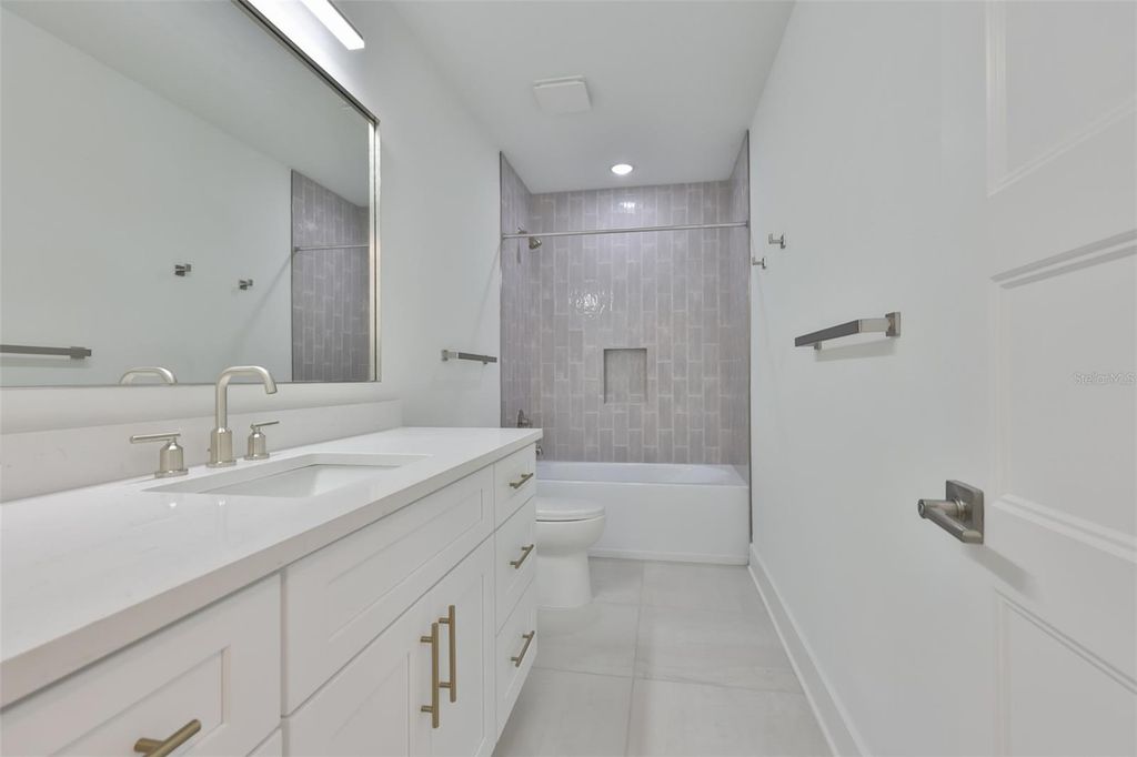 Image 19 of property listing at 4171 56TH AVENUE N, St Petersburg, FL 33714