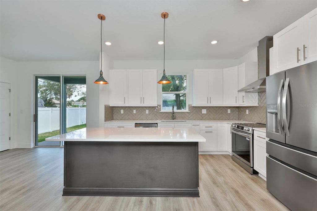 Image 4 of property listing at 4171 56TH AVENUE N, St Petersburg, FL 33714