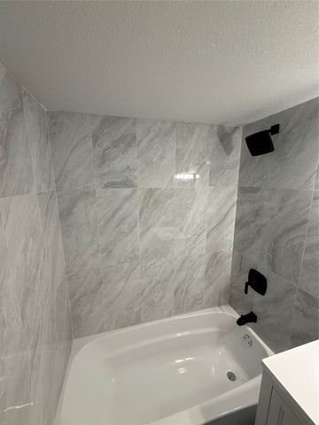 2711 Des Moines Street, Des Moines, IA 50317