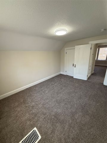 2711 Des Moines Street, Des Moines, IA 50317