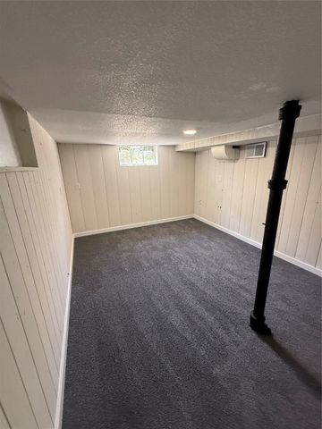 2711 Des Moines Street, Des Moines, IA 50317