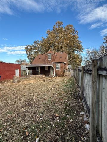 2711 Des Moines Street, Des Moines, IA 50317