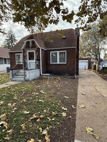 2711 Des Moines Street, Des Moines, IA 50317