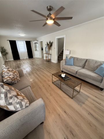 2711 Des Moines Street, Des Moines, IA 50317