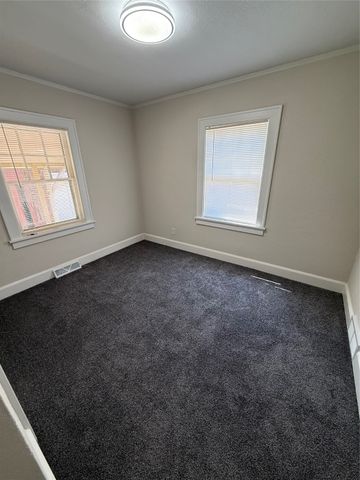 2711 Des Moines Street, Des Moines, IA 50317