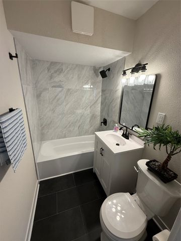 2711 Des Moines Street, Des Moines, IA 50317