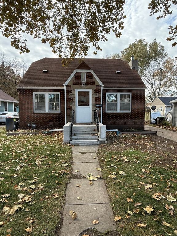 2711 Des Moines Street, Des Moines, IA 50317